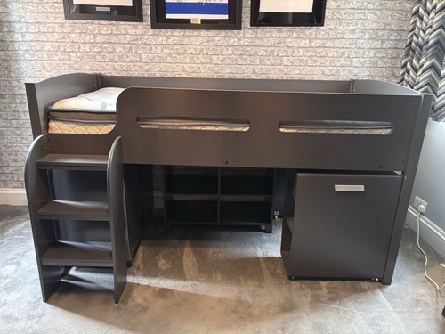 Dark grey mid sleeper cabin